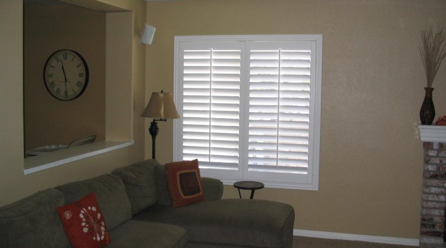 Shutters with 2 1/2" deco Z-frames